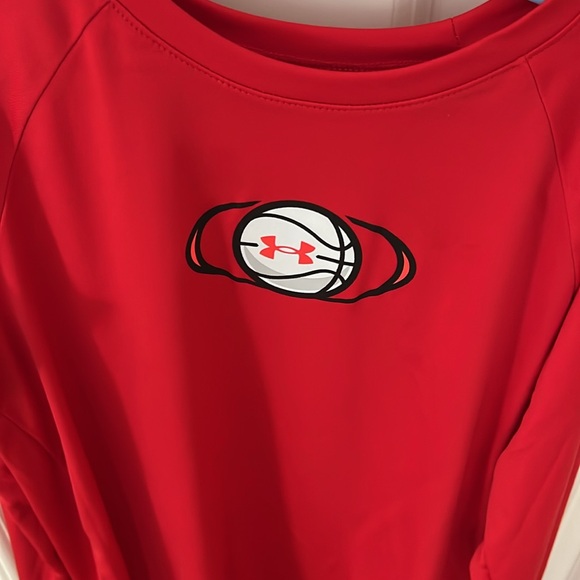 Under Armour size large loose fit performance shirt - Picture 4 of 7